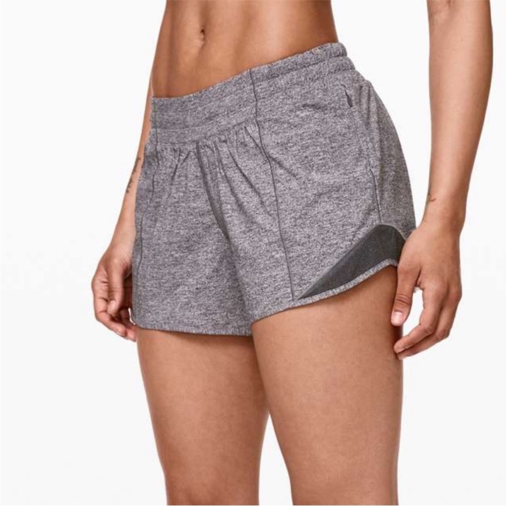 Lululemon Hotty Hot Short II *Long 4"
Heather Lux Multi Black / Heathered Black